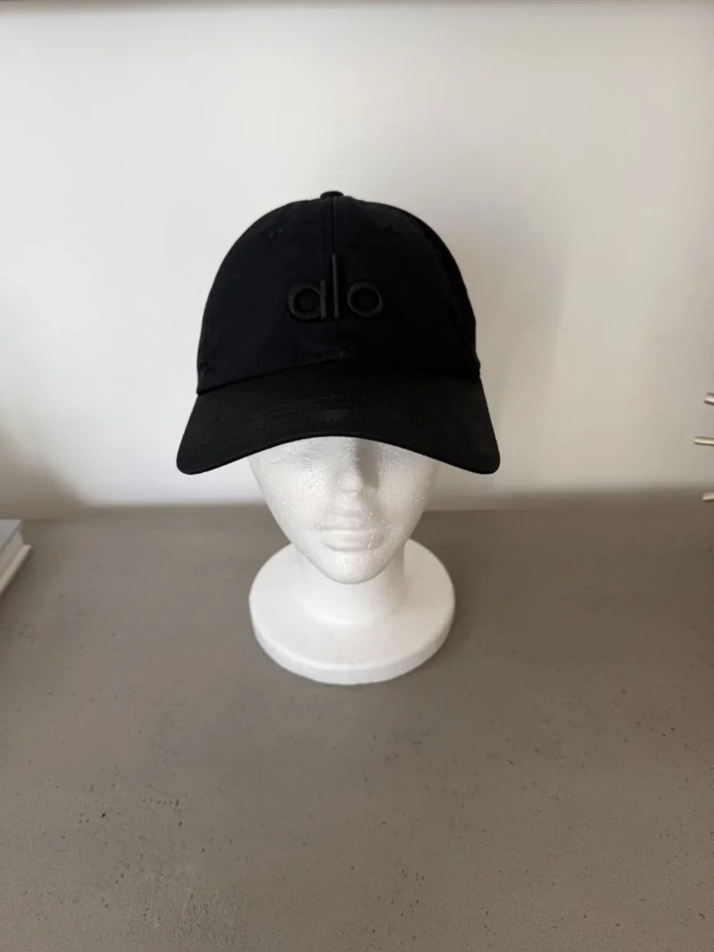 Alo Yoga Off-Duty Cap Black on Black Embroidered Logo Dad Hat — Adjustable OS